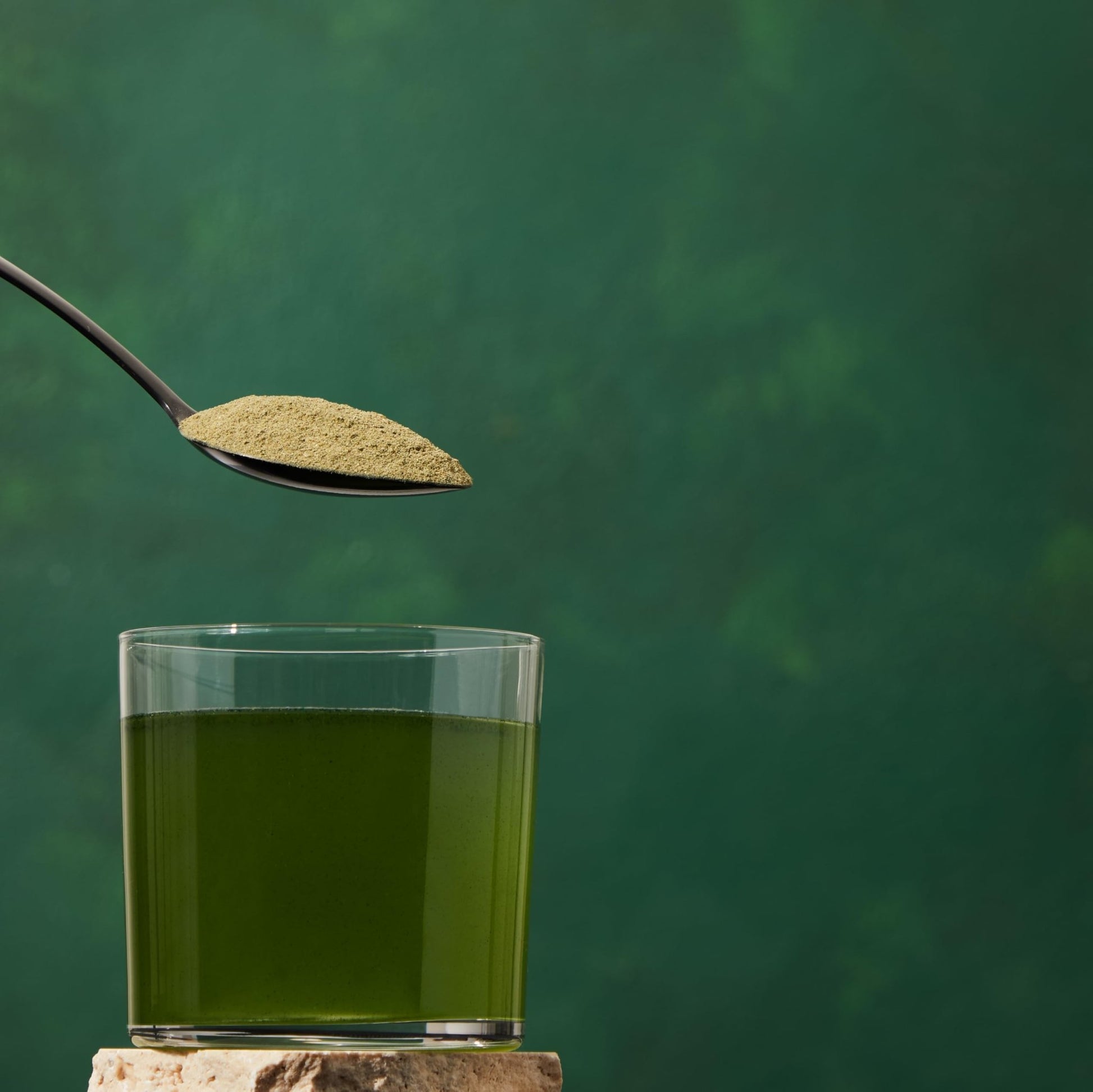FACTOR FORM Daily Greens Superfood Powder | 5 Functional Blends for Gut Health, Energy & Immunity | Prebiotics, Probiotics, Adaptogens, B Vitamins (7 Servings, Individual Packets) - dailyvitalstore