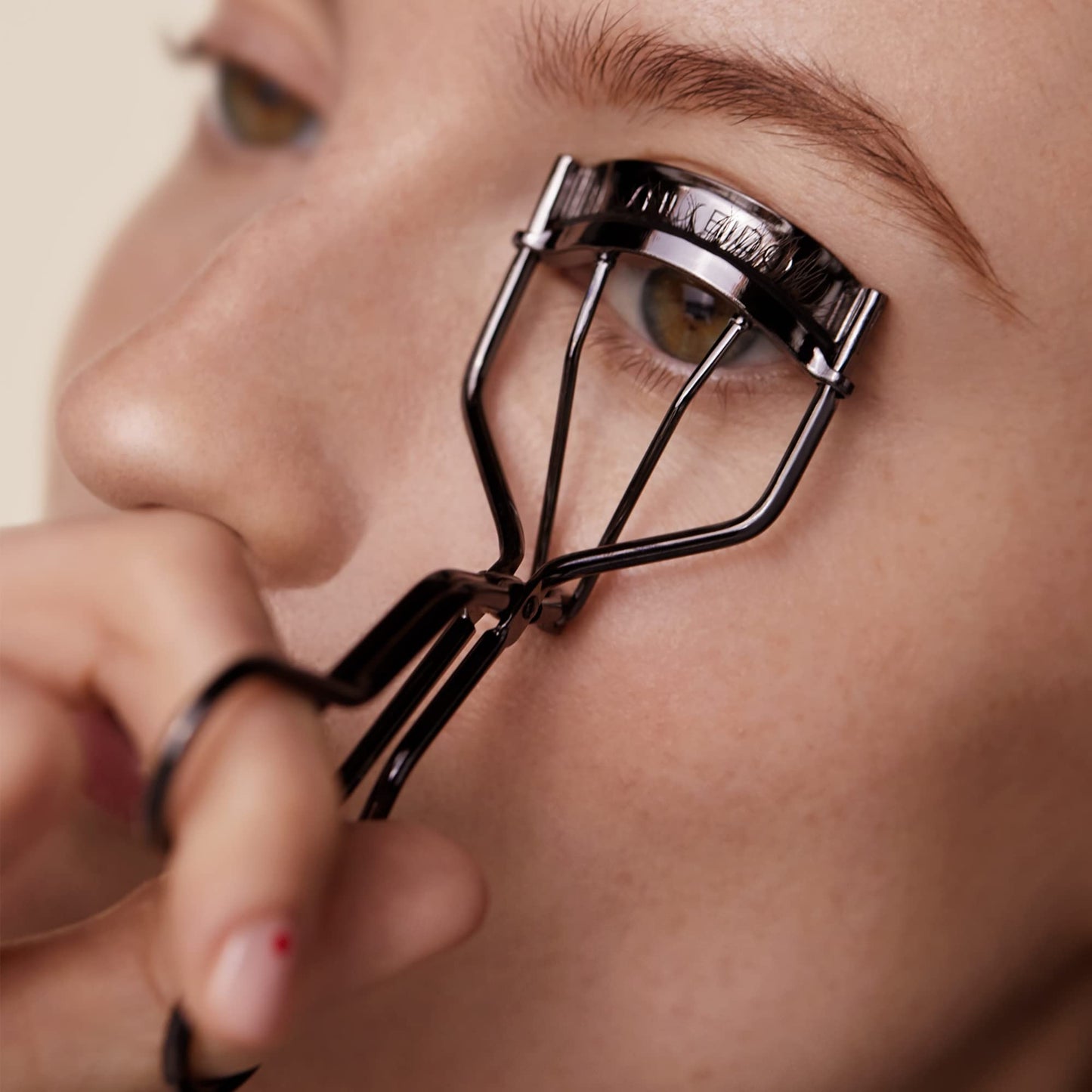 Shiseido Eyelash Curler - Crimps & Curls Lashes for Perfect, Eye-Framing Fringe - Gentle & Safe - Includes Replacement Pad - dailyvitalstore