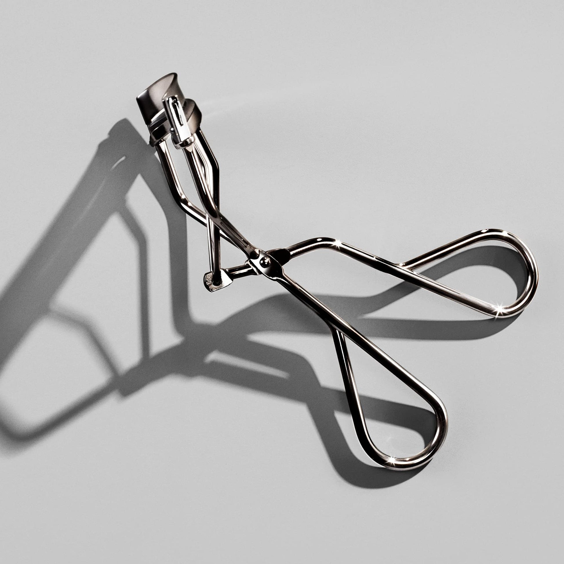 Shiseido Eyelash Curler - Crimps & Curls Lashes for Perfect, Eye-Framing Fringe - Gentle & Safe - Includes Replacement Pad - dailyvitalstore
