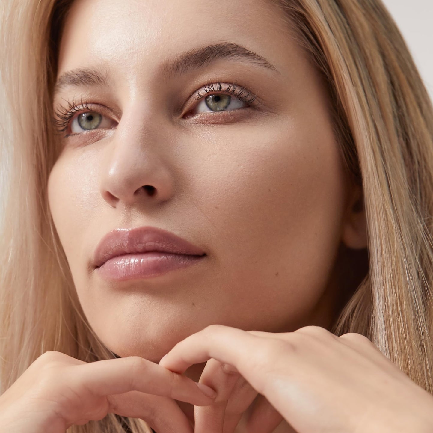 Summer Fridays Sheer Skin Tint - Skin Tint with Hyaluronic Acid - Helps Diminish Uneven Skin Tone - Sheer to Light Coverage - Shade 2 - Light with Cool Undertones (1 Fl Oz) - dailyvitalstore